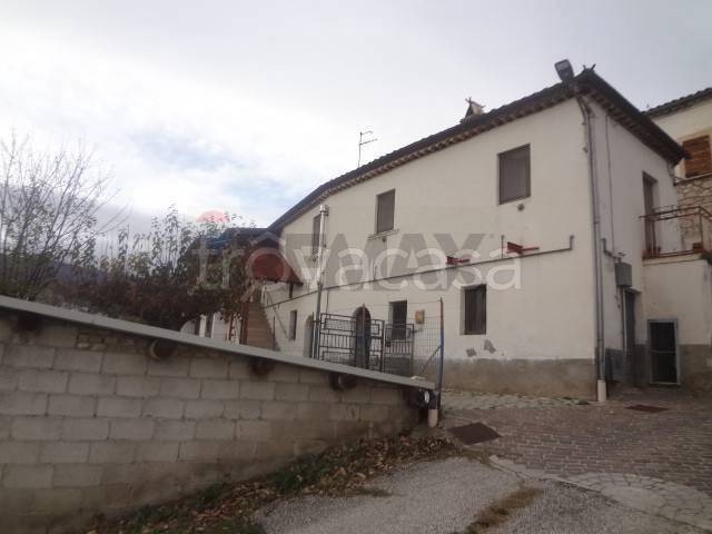 casa indipendente in vendita a Pretoro