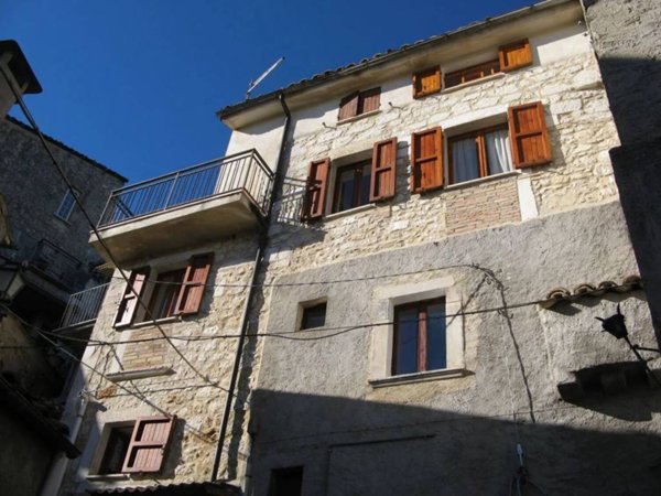 casa indipendente in vendita a Pretoro