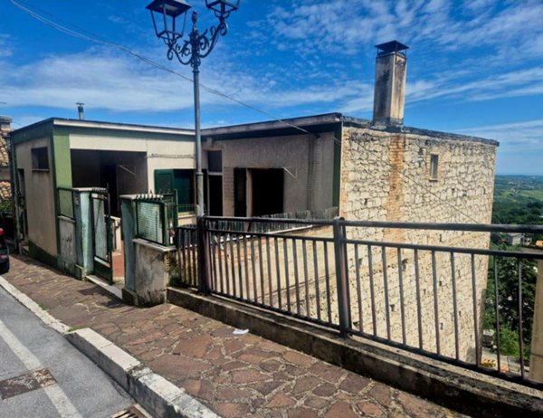 casa indipendente in vendita a Pretoro