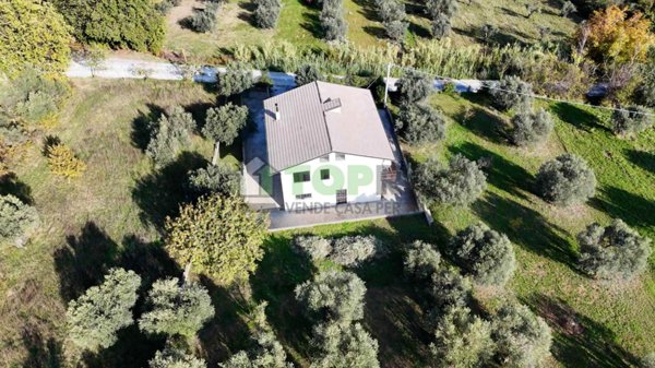 casa indipendente in vendita a Rapino
