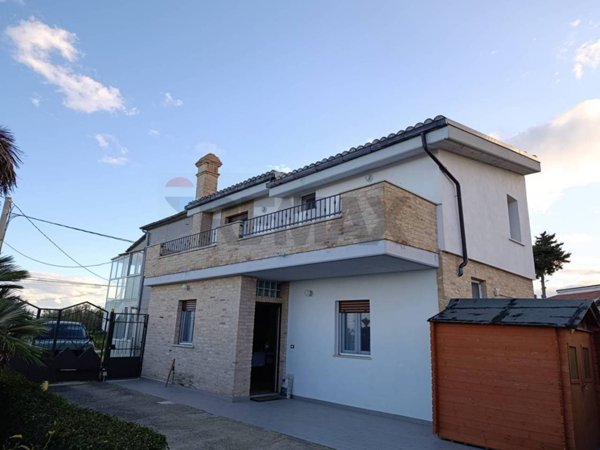 casa semindipendente in vendita a Ripa Teatina in zona Feudo