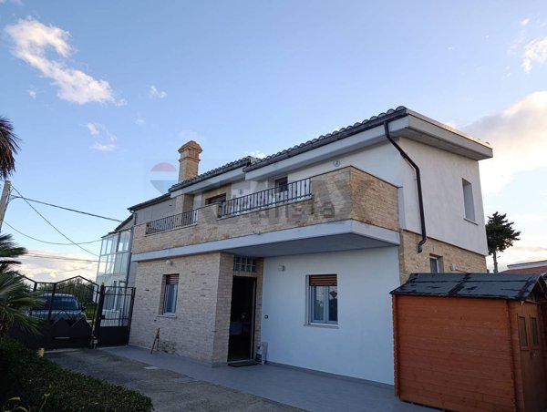 casa semindipendente in vendita a Ripa Teatina in zona Feudo