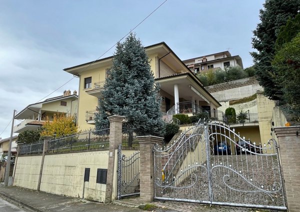 casa indipendente in vendita a Ripa Teatina in zona Feudo