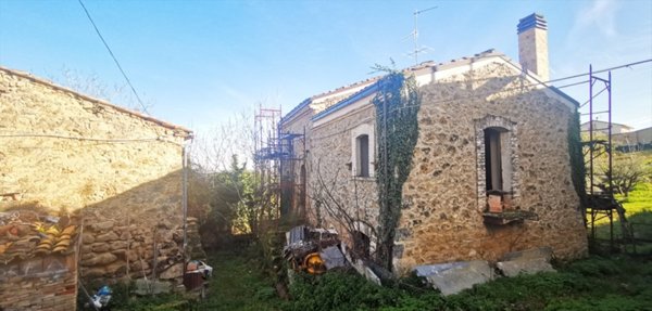 casa indipendente in vendita a Roccamontepiano in zona Pomaro