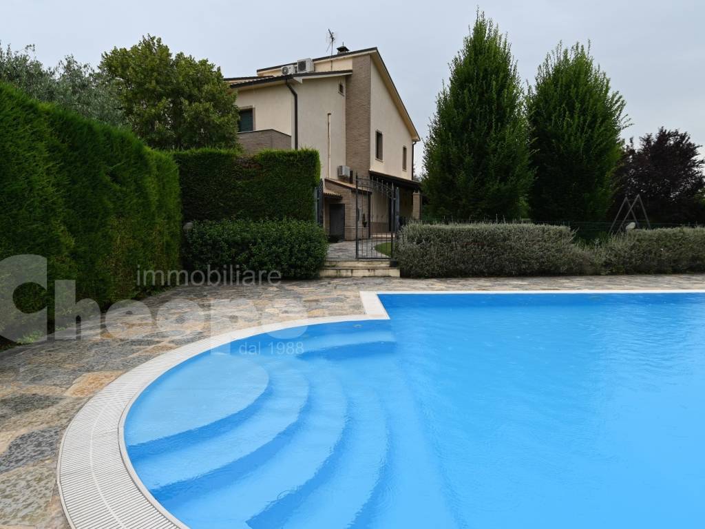 casa indipendente in vendita a Roccamontepiano in zona Pomaro