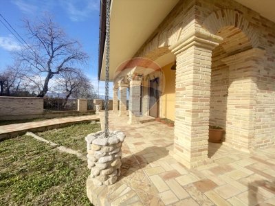 casa indipendente in vendita a Roccamontepiano