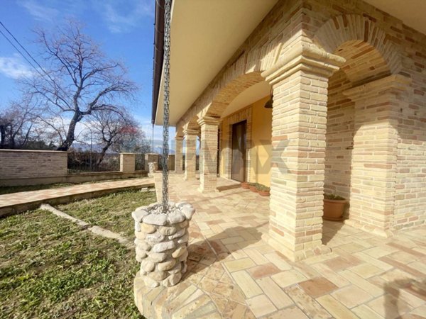casa indipendente in vendita a Roccamontepiano in zona Terranova