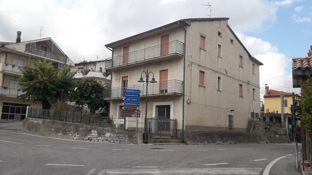locale commerciale in vendita a Roccamontepiano