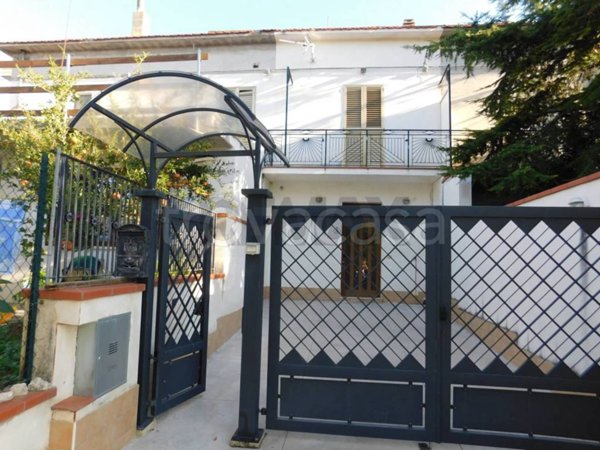 casa indipendente in vendita a Roccamontepiano in zona Corsi
