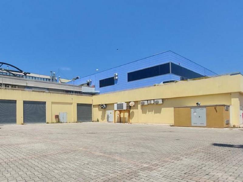locale commerciale in vendita a Rocca San Giovanni in zona Santa Calcagna