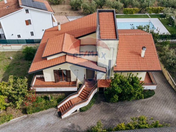 casa indipendente in vendita a Rocca San Giovanni