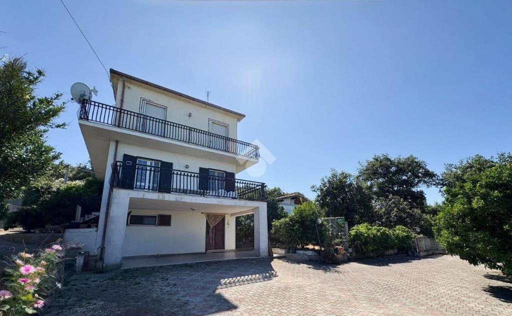casa indipendente in vendita a Rocca San Giovanni in zona Vallevò