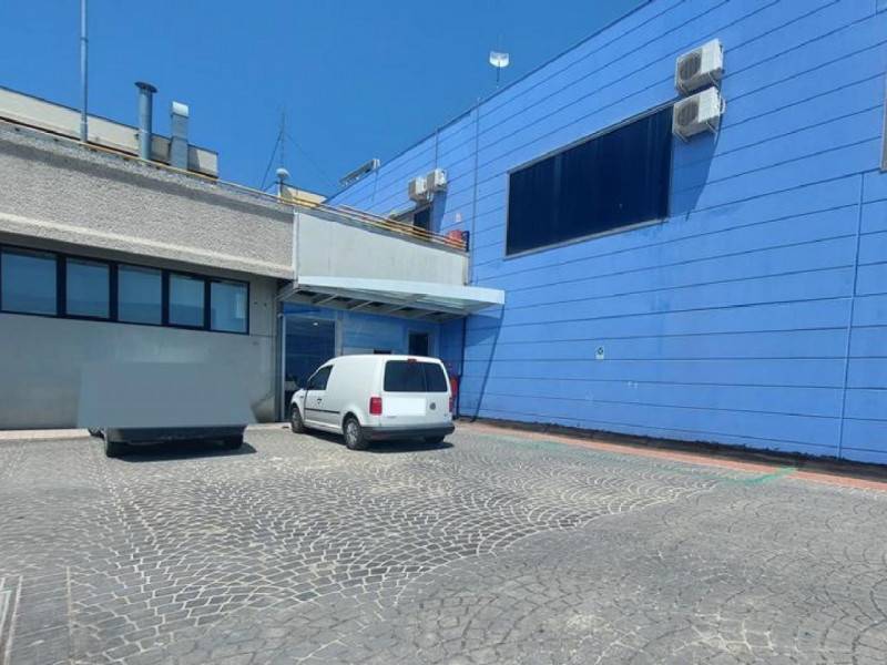 locale commerciale in vendita a Rocca San Giovanni in zona Santa Calcagna