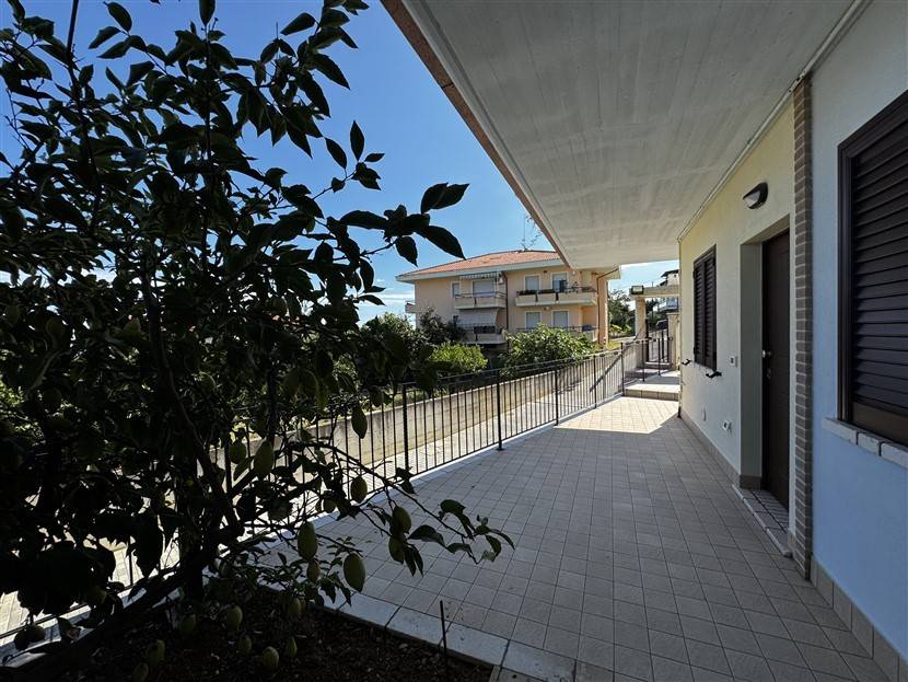 appartamento in vendita a Rocca San Giovanni in zona Vallevò