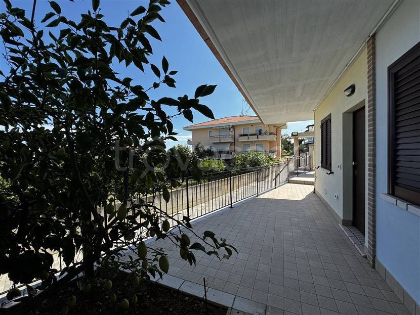 appartamento in vendita a Rocca San Giovanni in zona Vallevò