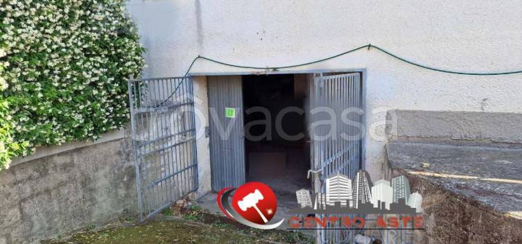 locale commerciale in vendita a Rocca San Giovanni in zona Santa Calcagna