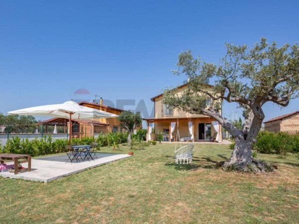 casa indipendente in vendita a Rocca San Giovanni