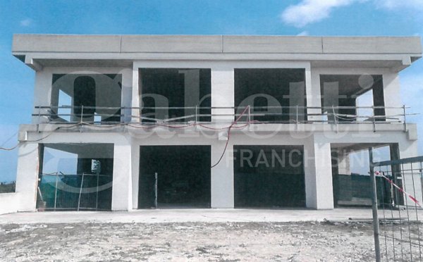 locale commerciale in vendita a Rocca San Giovanni