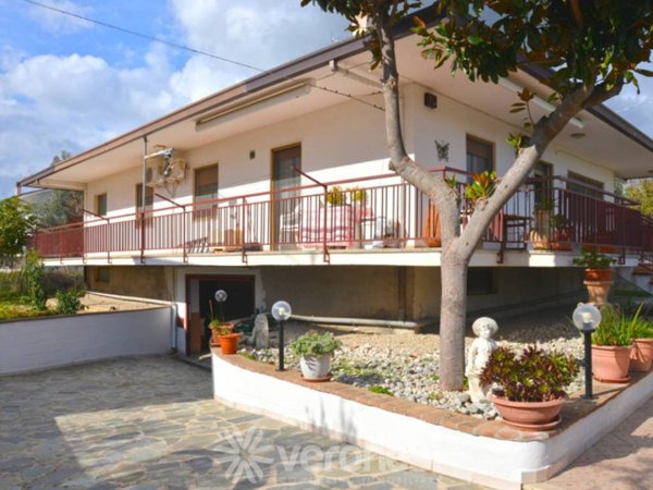 casa indipendente in vendita a Rocca San Giovanni in zona Perazza