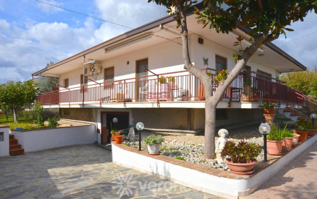 casa indipendente in vendita a Rocca San Giovanni in zona Perazza