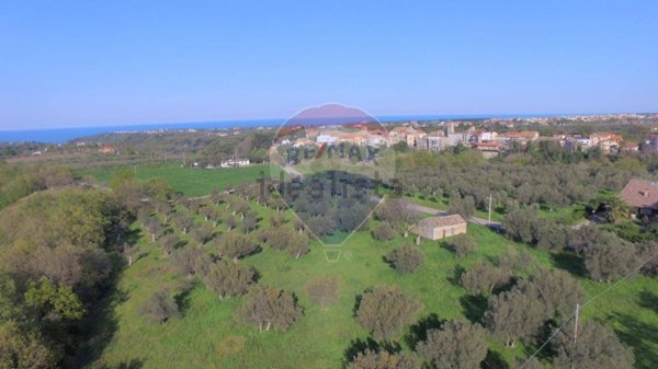 terreno edificabile in vendita a Rocca San Giovanni in zona Perazza