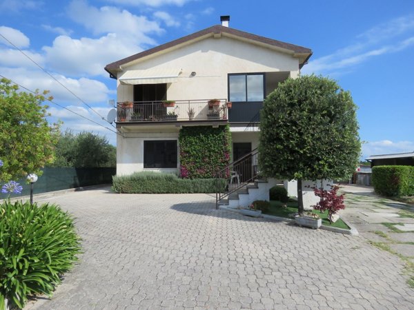 casa indipendente in vendita a Rocca San Giovanni in zona Perazza