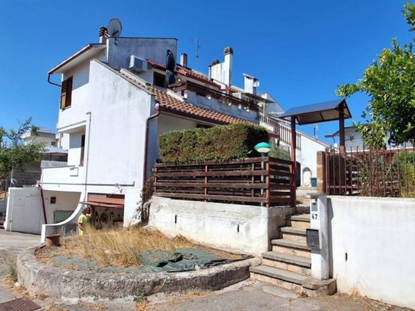 casa indipendente in vendita a Rocca San Giovanni in zona Perazza