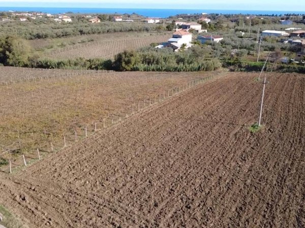 terreno agricolo in vendita a Rocca San Giovanni in zona Perazza