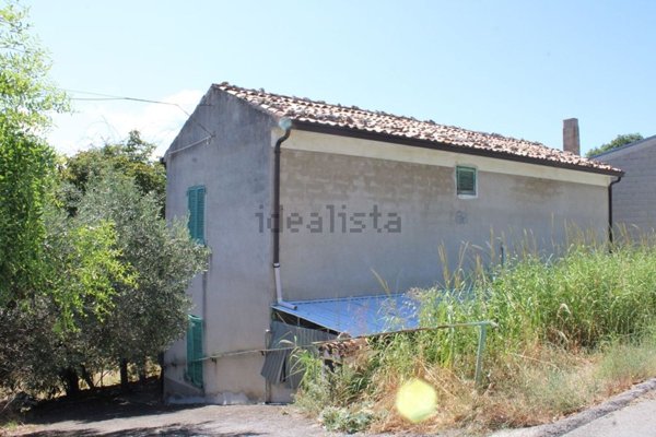 esavano in vendita a Roccascalegna