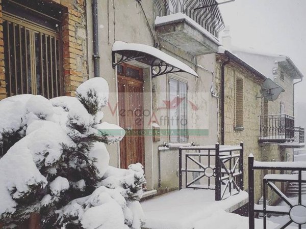 casa indipendente in vendita a Roccaspinalveti in zona Santa Giusta