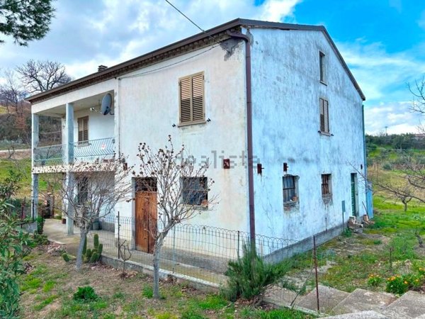 casa indipendente in vendita a Roccaspinalveti in zona Bisceglie