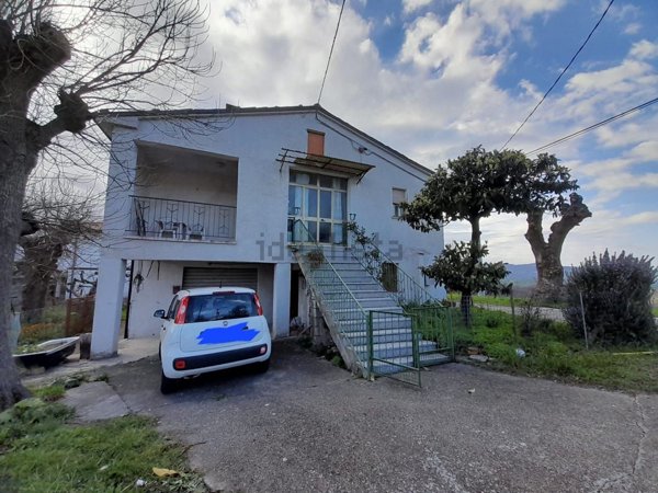casa indipendente in vendita a Roccaspinalveti