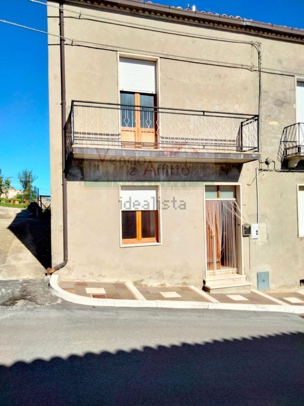pentavano in vendita a Roccaspinalveti in zona Fatticce
