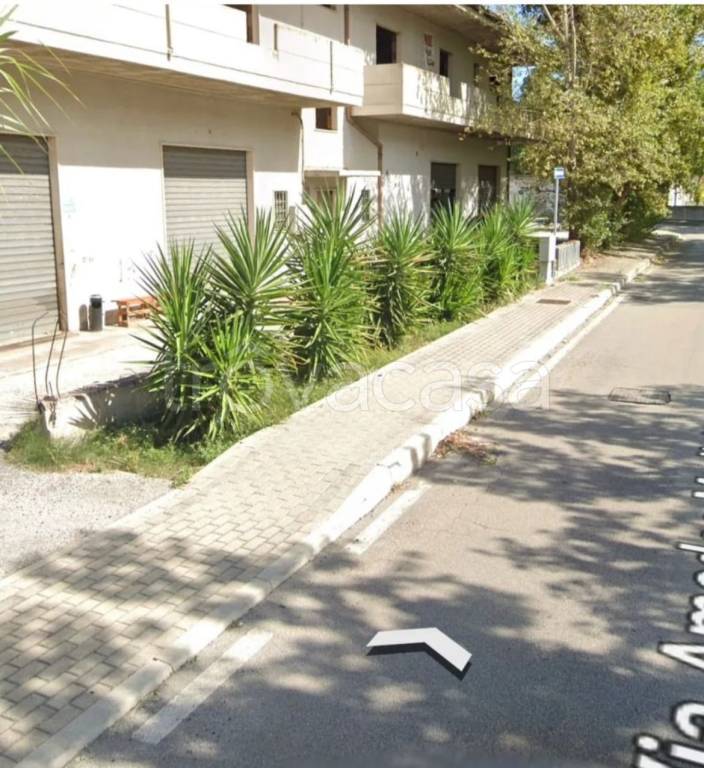 negozio in vendita a San Giovanni Teatino in zona Sambuceto