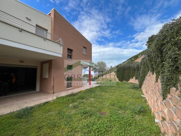 casa indipendente in vendita a San Giovanni Teatino in zona Sambuceto