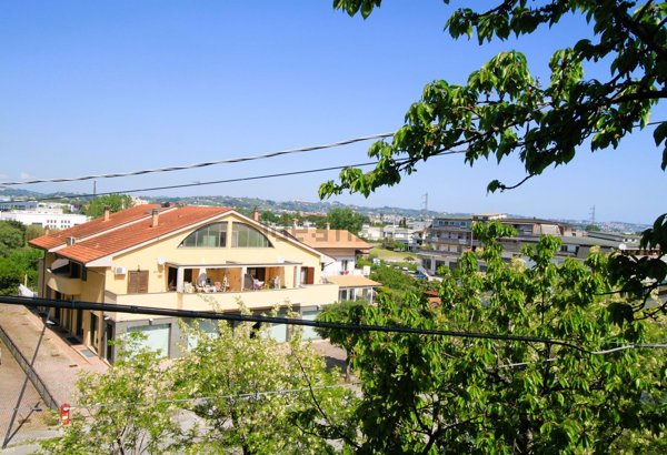casa indipendente in vendita a San Giovanni Teatino in zona Sambuceto