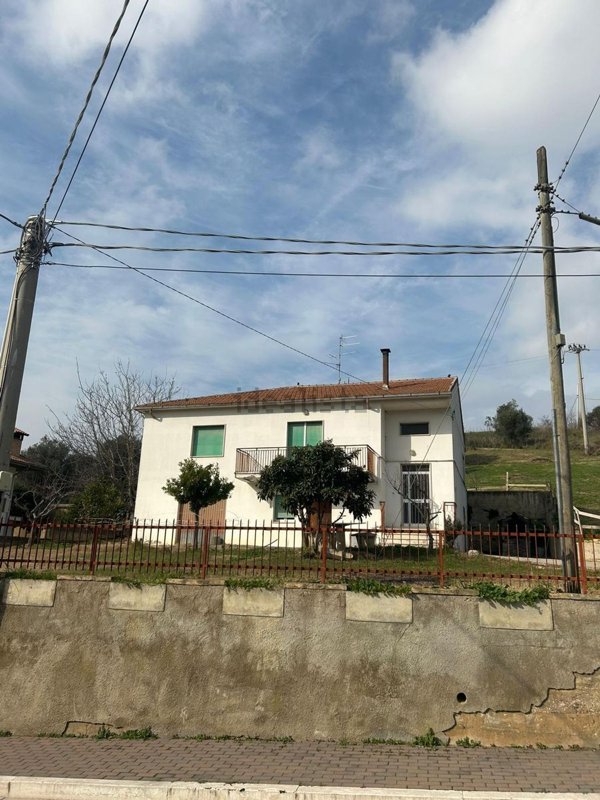 casa indipendente in vendita a San Giovanni Teatino in zona Sambuceto