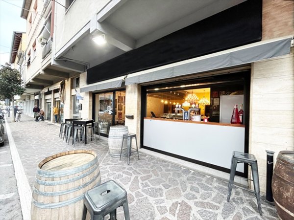 negozio in vendita a San Giovanni Teatino in zona Sambuceto