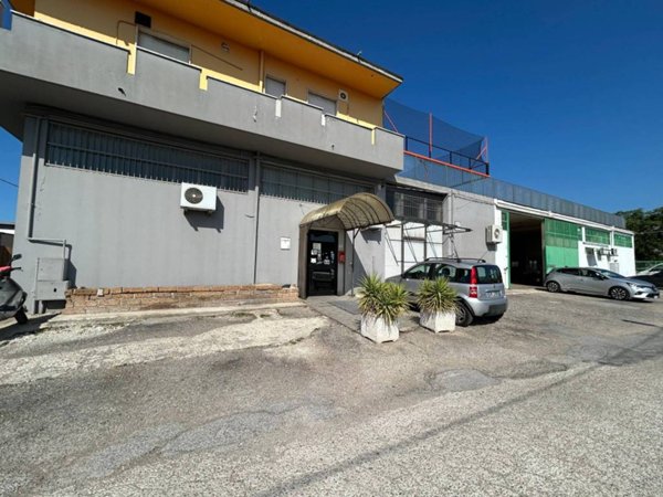 capannone in vendita a San Giovanni Teatino in zona Sambuceto
