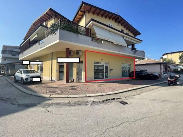 negozio in vendita a San Giovanni Teatino in zona Sambuceto