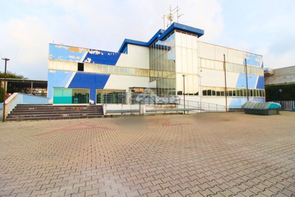 negozio in vendita a San Giovanni Teatino in zona Sambuceto