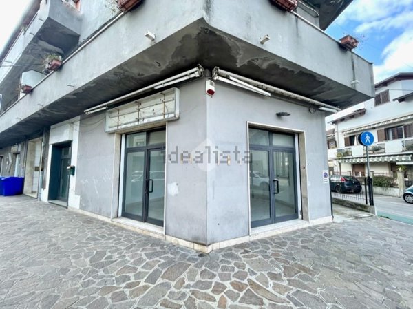 negozio in vendita a San Giovanni Teatino in zona Sambuceto