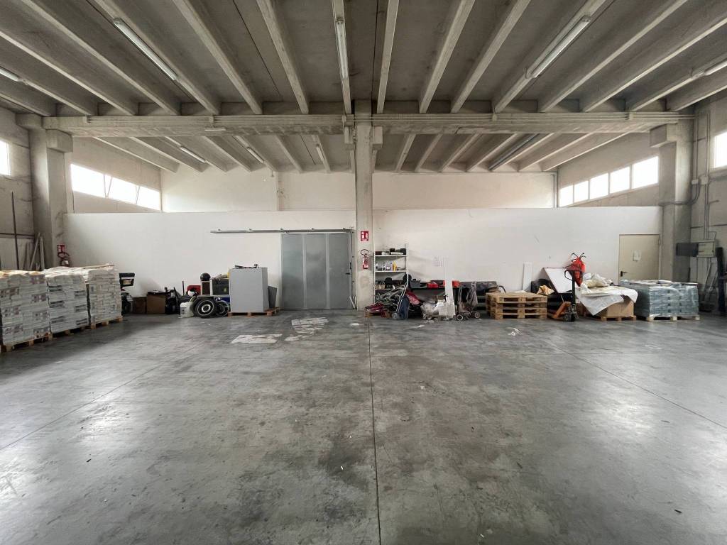 locale commerciale in vendita a San Giovanni Teatino