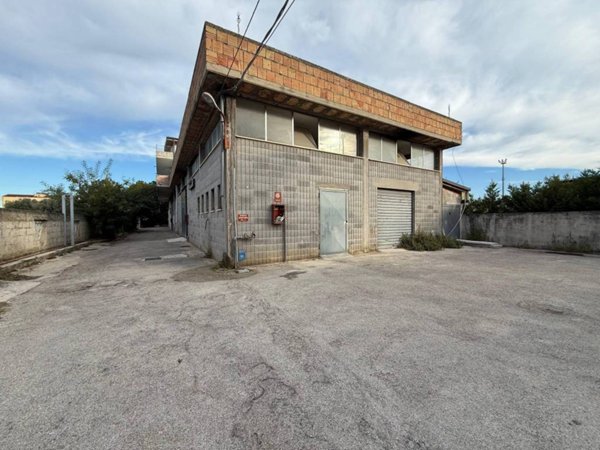 locale commerciale in vendita a San Giovanni Teatino in zona Sambuceto