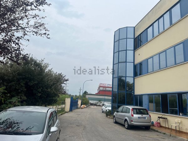 capannone in vendita a San Giovanni Teatino in zona Sambuceto