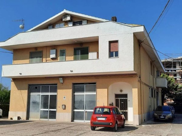 intera palazzina in vendita a San Giovanni Teatino in zona Sambuceto