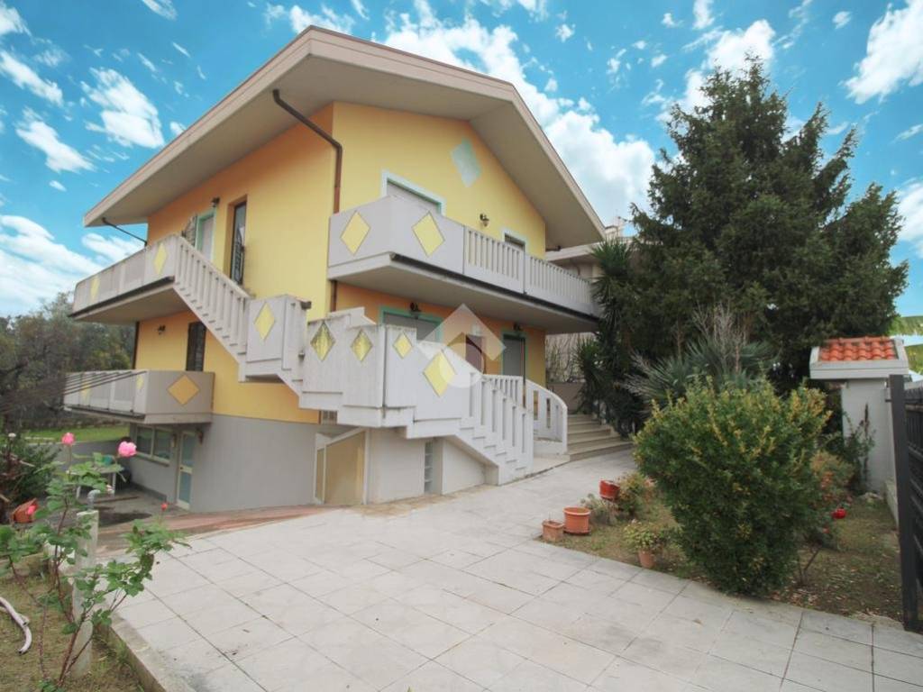casa indipendente in vendita a San Giovanni Teatino in zona Sambuceto