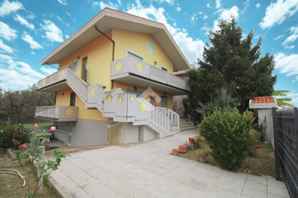 casa indipendente in vendita a San Giovanni Teatino in zona Sambuceto