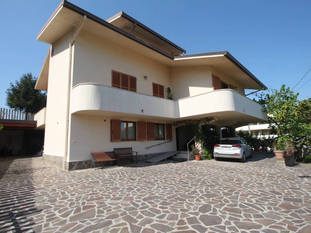 casa indipendente in vendita a San Giovanni Teatino in zona Sambuceto