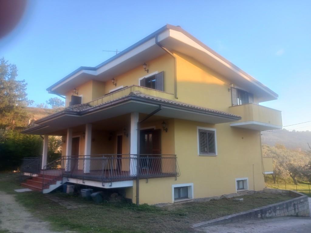 casa indipendente in vendita a San Giovanni Teatino in zona Sambuceto